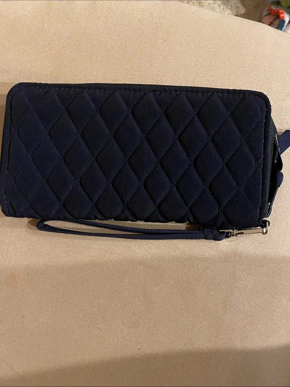 Vera Bradley Zip Around Accordion Quilted Zip Wristlet NWOT. Black